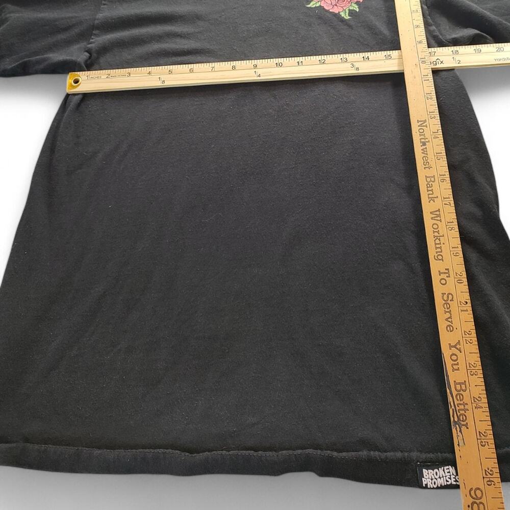 Broken‎ Promises Grunge Rose Graphic J-Pop Kanji Streetwear Tee M Indie Sleaze - Picture 8 of 8